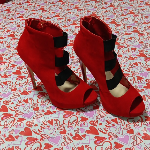 PreLoved Dollhouse Heels - Picture 2 of 6